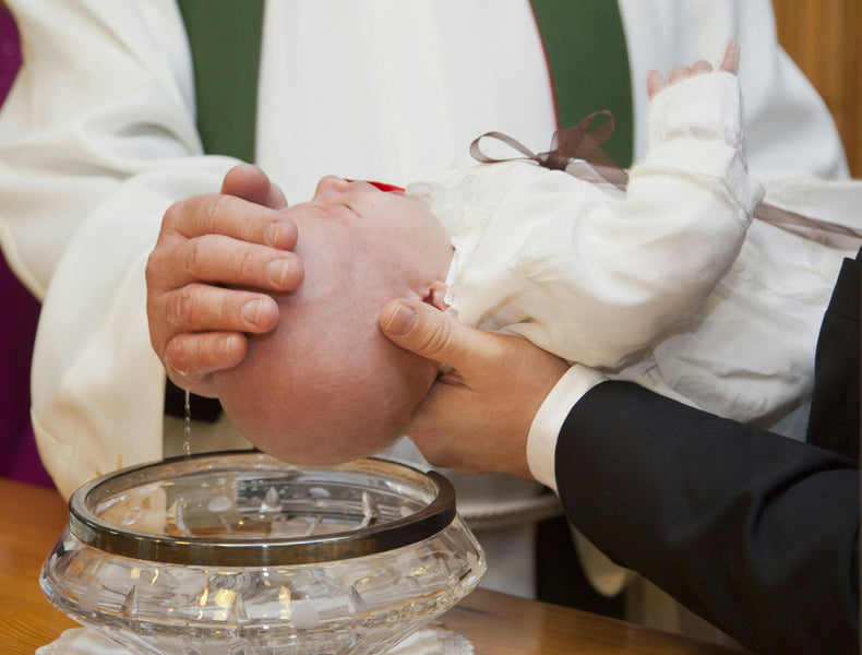 Traje a medida para Bautizos: elegancia relajada para padres, padrinos e invitados