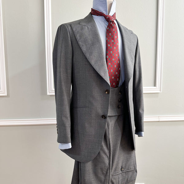 ¿Traje para repetir? Cómo hacer que tu traje de novio no se quede colgado