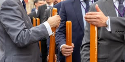 Traje a Medida para actos procesionales o de cofradías con protocolo formal